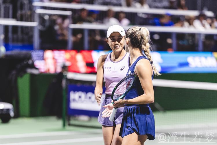 张帅组合挺进WTA500伦敦站女双半决赛